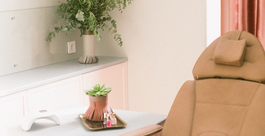 comfortable-procedure-chair-in-cozy-nail-studio-4197803